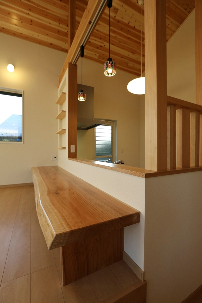 杉一枚板のキッチンカウンター