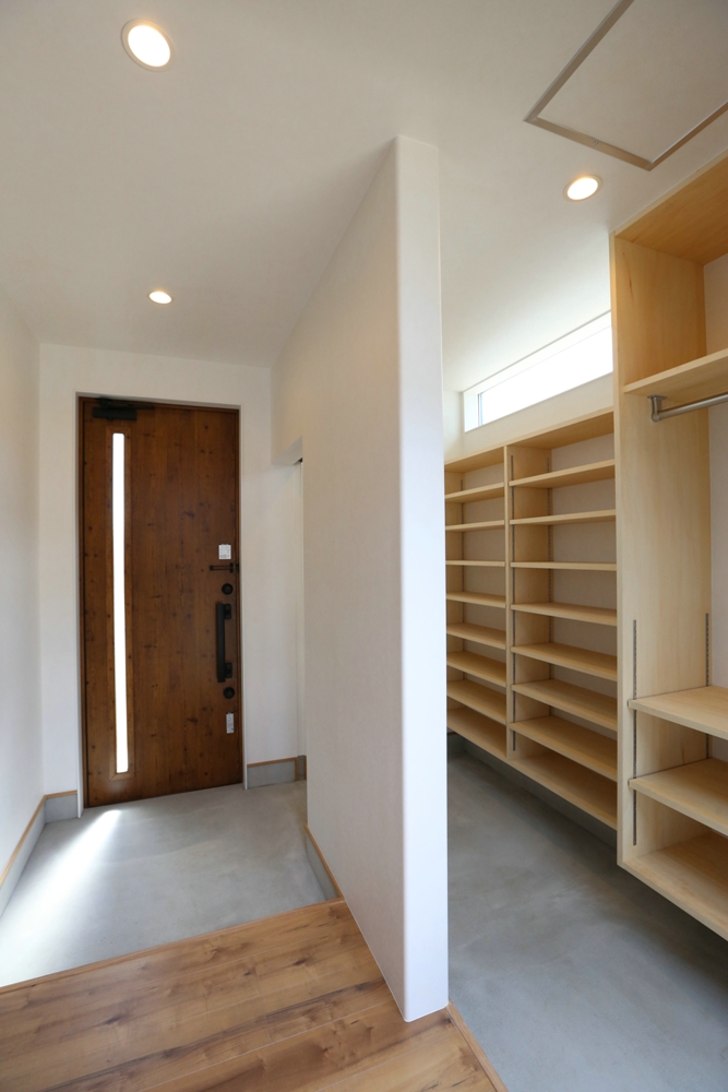 玄関とシューズクローク