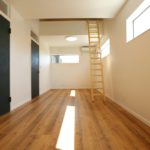 ロフト付きの洋室