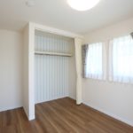 クローゼットカーテンの洋室