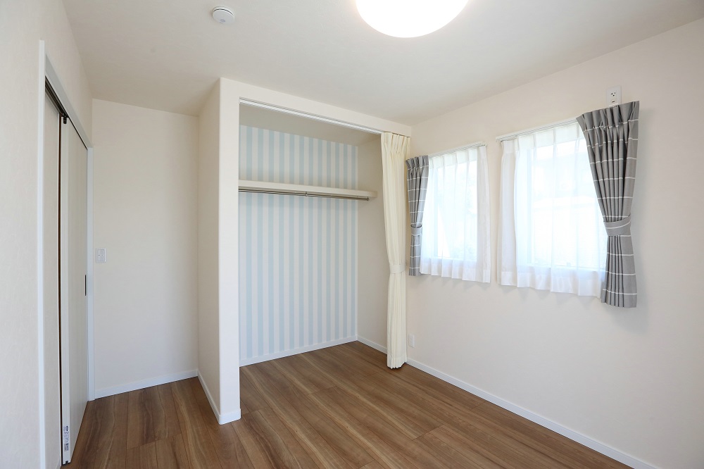 クローゼットカーテンの洋室