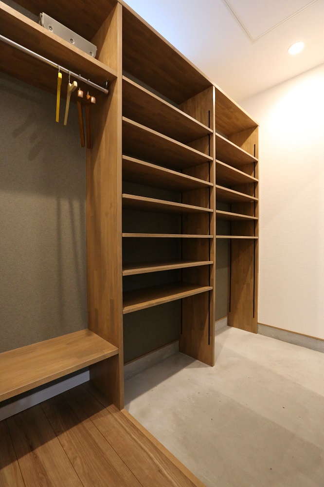 ウォークスルーシューズクローク