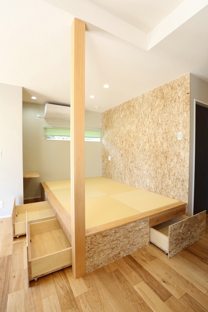 小上がり下の引き出し収納