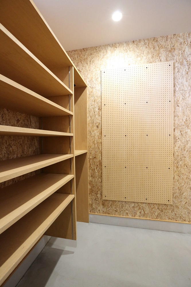 ウォークインシューズクローク