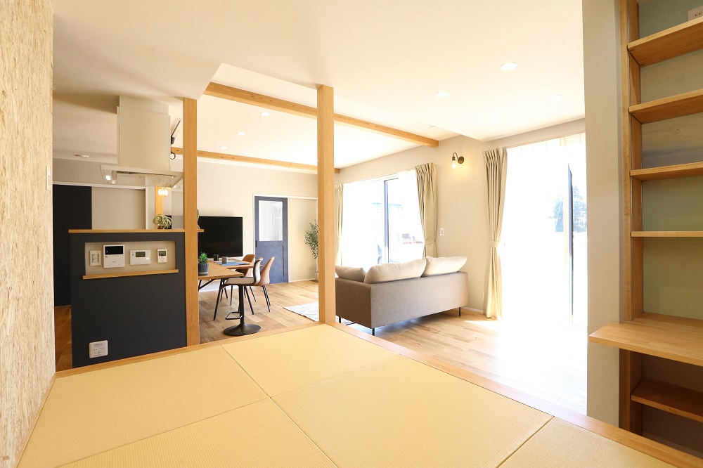 小上がり畳から見るLDK