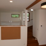 腰壁とコルクボード