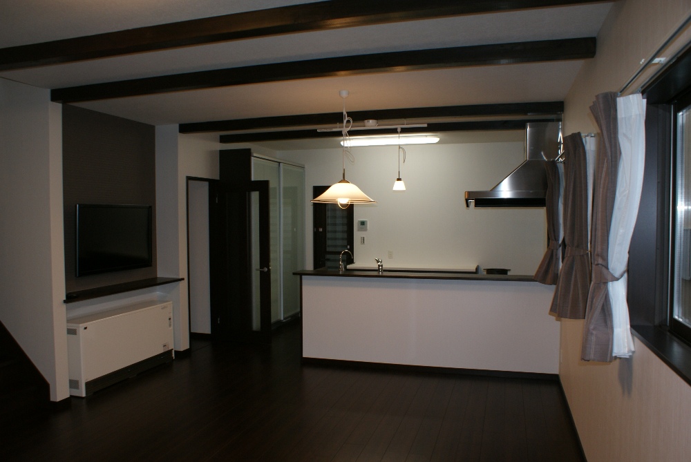 3世帯のプライバシーと交流を両立。祖父母の畳スペースと家族動線にこだわった建替え