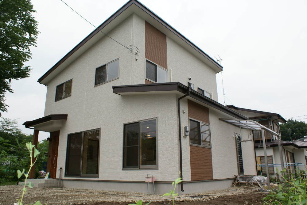 中2階の勉強スペースと小上がり和室。遊び心と家事動線を両立した住まい