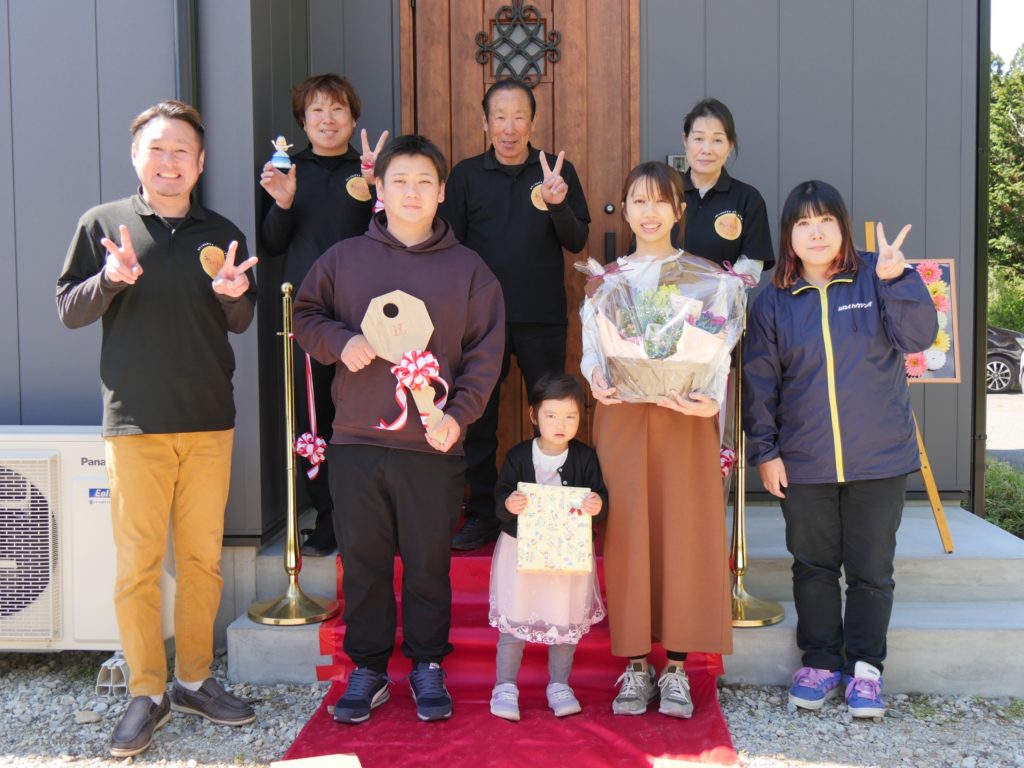 E様邸のお引渡しセレモニーを行いました！